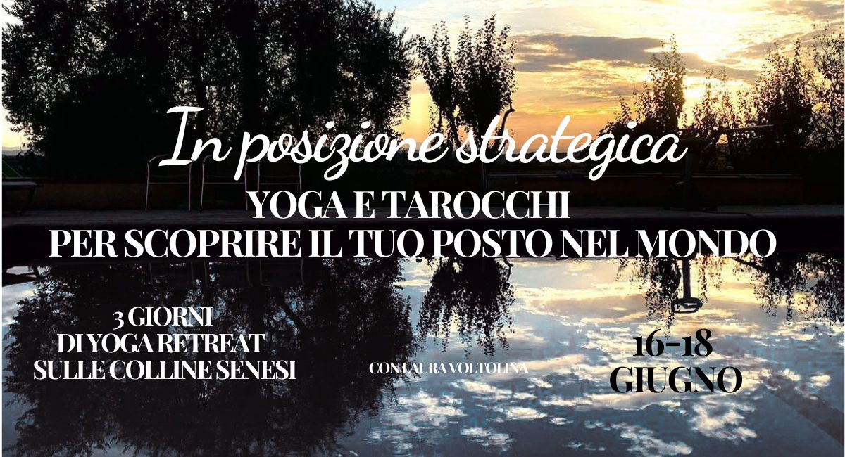 Locandina del retreat yoga e tarocchi sulle colline senesi dedicato a in posizione strategica, yoga e tarocchi per scoprire il tuo posto nel mondo